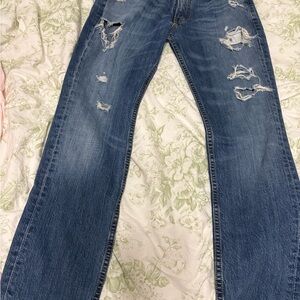 Distressed Women’s Levi’s 511